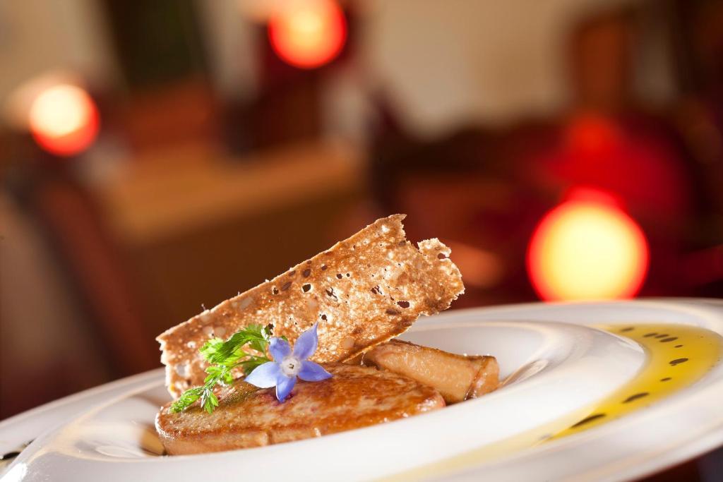 Hotel Restaurant Logis La Palette Wettolsheim Exterior photo